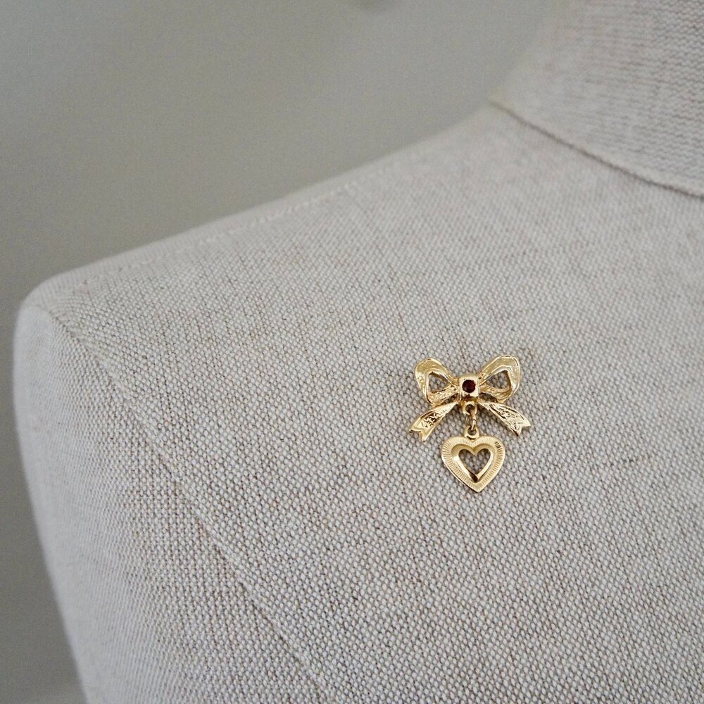 Small Vintage Gold Bow & Heart Garnet Brooch Pin